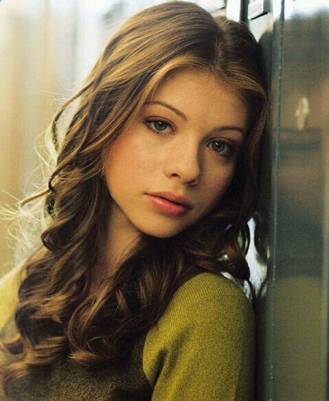 Hey, I'm Casey Carlyle. I'm an ice princess. {Single} Bestie: _EvilBella ♥