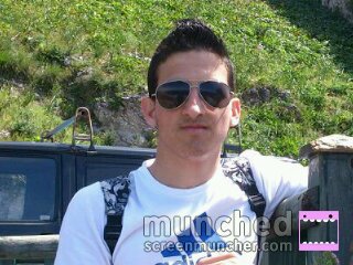 Estudiante de grado medio de instalaciones de telecomunicaciones,aficionado a alcohol y con gana de vivir la vida loca XD