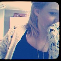 Meisjee // H3B // 15 y/o // Jesus // haayy lieve nienke, je betekend zo veel voor me & ik mis je zo ergg :( ik hou van je schat xxx @Yessicaa_B