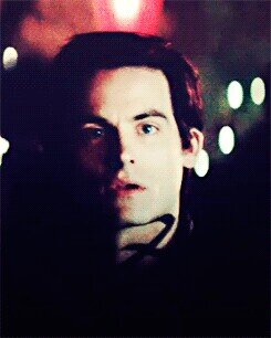 18,Nefilim, parabatai de Jace, hermano mayor Izzy y Max, @Hit_girlsb es mi enana, novio @MagnusNDRPG. #FrayRules #BitchRepelent #NewDestinyRol