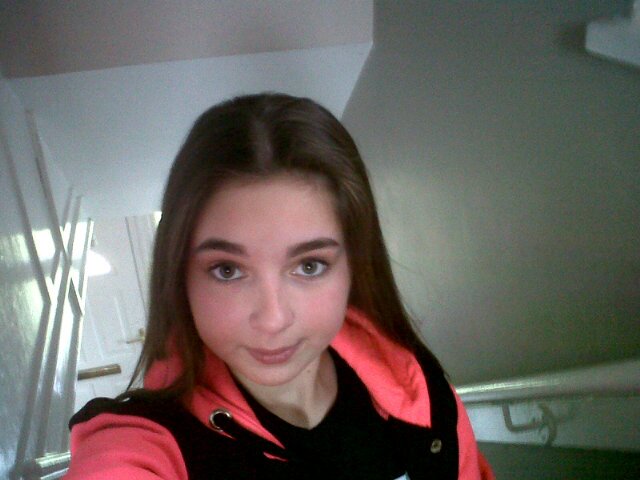 Follow me and ill follow back !♡