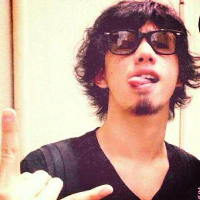 本垢。Love ROCK music/OORer‼/guitar/まっしゅへああ/オルタナ/エモ/etc...とにかくROCKがないと生きてけない。邦ろっく全般すきです。フォロバは100％∧( 'Θ' )∧ FORCE OUR WAYS 活動休止中。2016.再開。