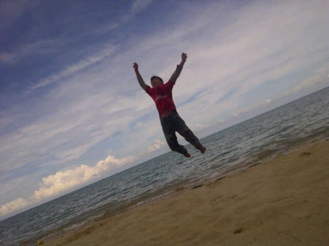 Thanks follow me :)~ mention for follback yah :) | follow my first twitter @xiaopin19 :)