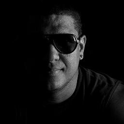 Empresario, Inversionista, Visionario, Analista de Redes, Fotógrafo y Diseño Gráfico.