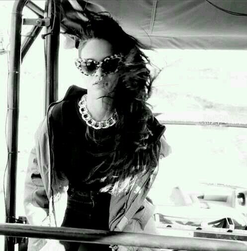 XV // Spanish // Novedades en español // #RihannaNavy // instagram:rderihanna