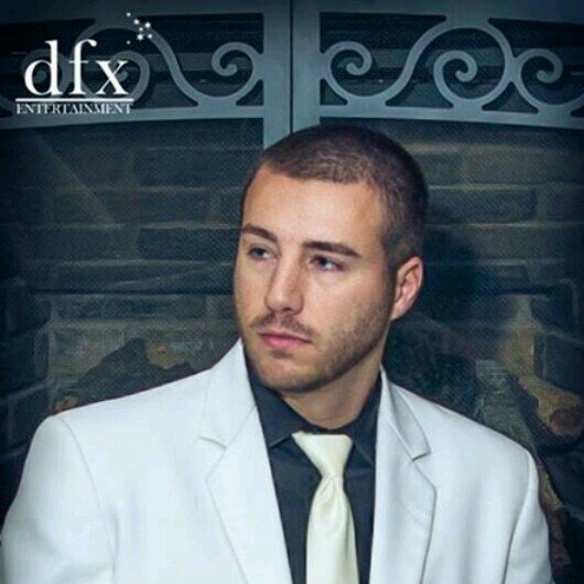 DJ & Owner Of Flip Entertainment LLC! Down to DJ for any type of event from weddings to clubs / bar, anywhere! Hit me up!!!