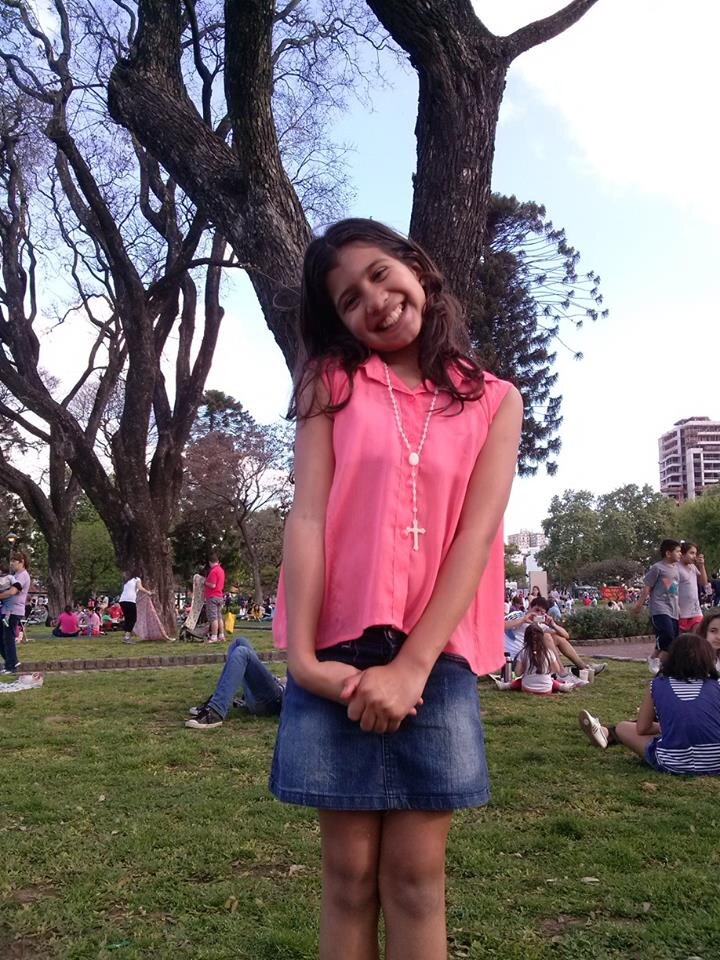 soy divertida me gusta mucho violetta ,me gusta cantar y bailoar y sobre todo soy amigable