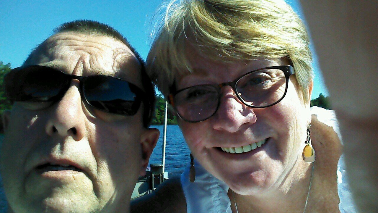 Grade five teacher. Love the lake and boating. Bichons are the best:)