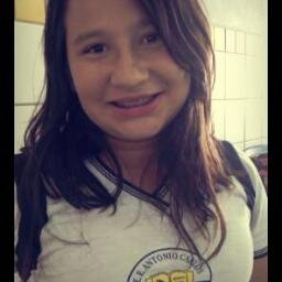 ∞   Sensível, chata, nem sempre legal. Insisto em querer o mais difícil, gosto de coisas complicadas, do impossível, inesperado. É, eu sou assim ...