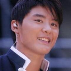 Please smile JUNSU
수없이 노래가 넘치는 이 세상에서 준수 노래를 만나던 우연... 행복......　준수 사랑