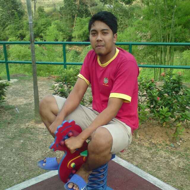 watlek wat peace .mai nk pelok cium dahi skit .pa2 hal kita sembang kt pelenggaq noh .