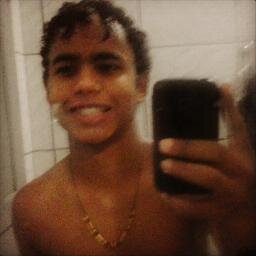 Eu sou do tamanho daquilo que SINTO, que VEJO e que FAÇO, não do tamanho que os outros me enxergam. ( Bob Marley)