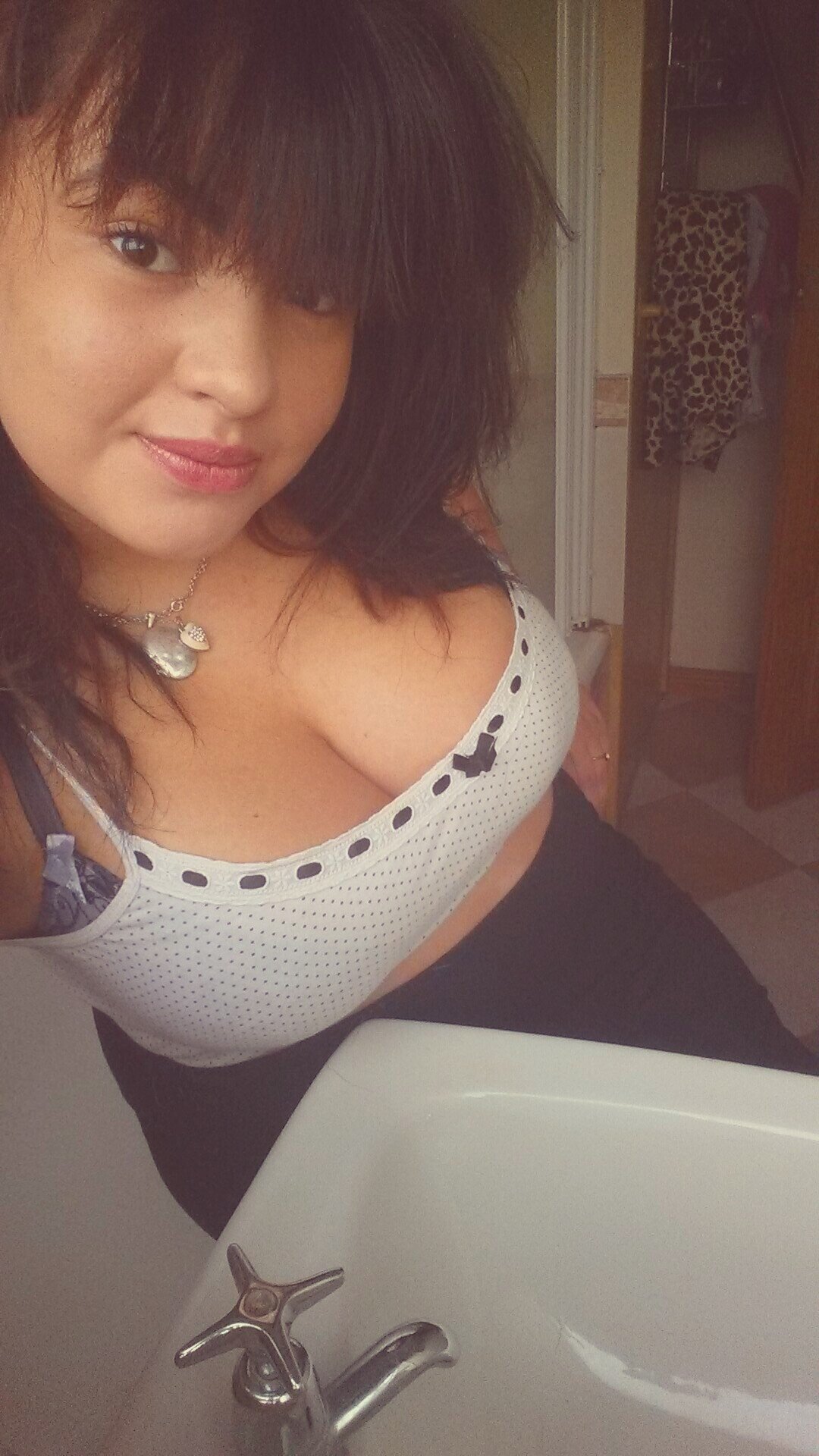 singer/song writer.             go subscribe to my youtube!!                    http://t.co/MrRVyjZ0bq
