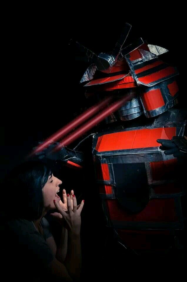 robo_samurai's profile picture. I put the costume on and said 'It's not very comfortable, but it looks amazing,' so it's all good. -Chris Hemsworth