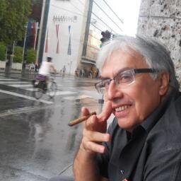Corresponsal de prensa internacional. 
Una palabra puede resumir mil imágenes. 
Cooperador, cooperativista, cooperatista.