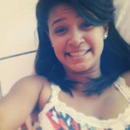 *-* preguiçosa , chata , folgada e feia U,U