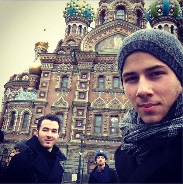 #LarryIsReal. | #TheJonasBrothers. | #OneDirection. | #Твиттерский.