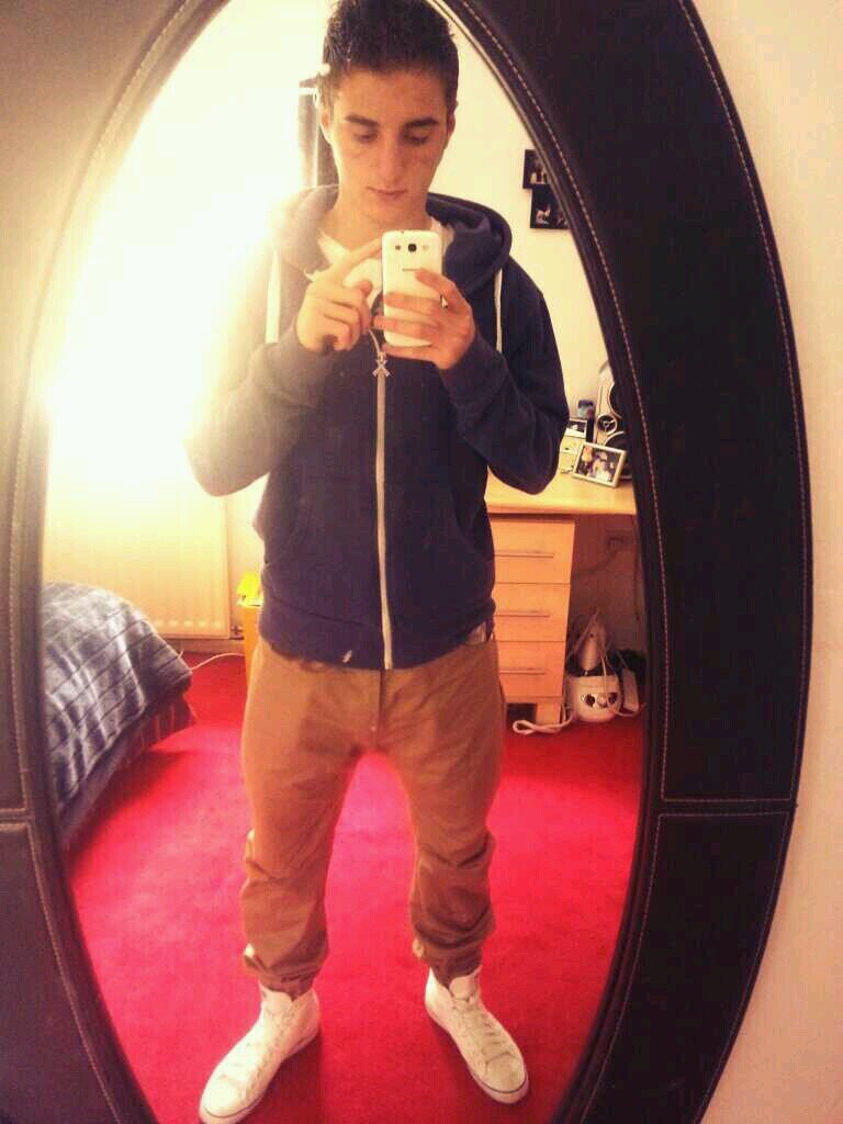 dm me?? :) bbm me?? 7C81D4C3