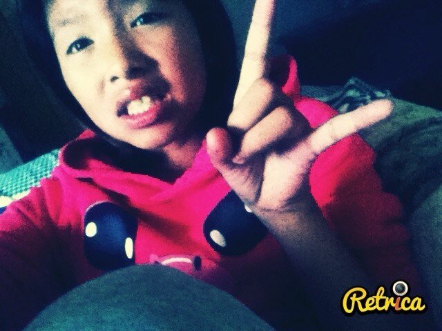 Follow me, i'll follow back? c; and i might give u a shoutout? ;))
