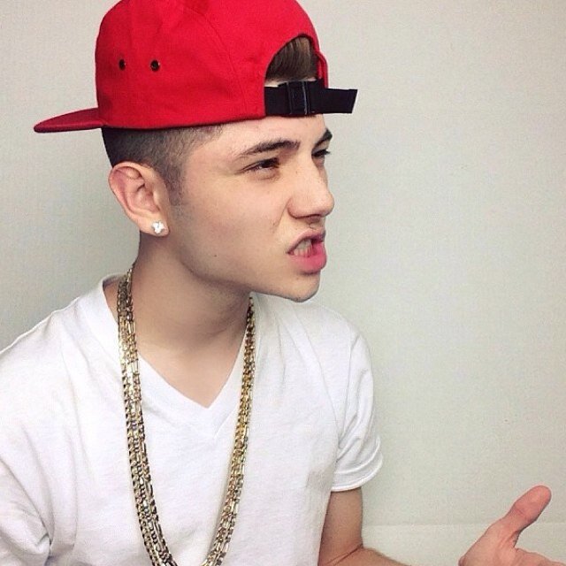 Used to be BoyBandPrincess/UKProjector, but lost password. Followback, ly.