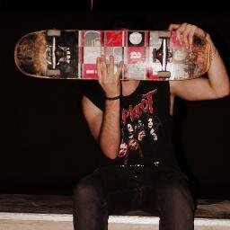 Soy Dboy, amante de la música y el skate 
Vive el momento porque todo lo demás es incierto 
~Follow me and Follow Back~