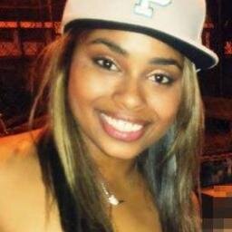 A meninaa que busca a Felicidade, seja como for, seja com o preeço que for. 

          Elaa nasceu pra ser feliz, e não pra ser normal (♥)