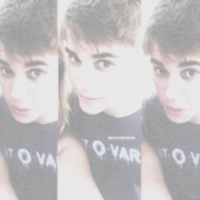 I just gave u a free follow so folloe @avxnkey pls ilysm she follows back♡