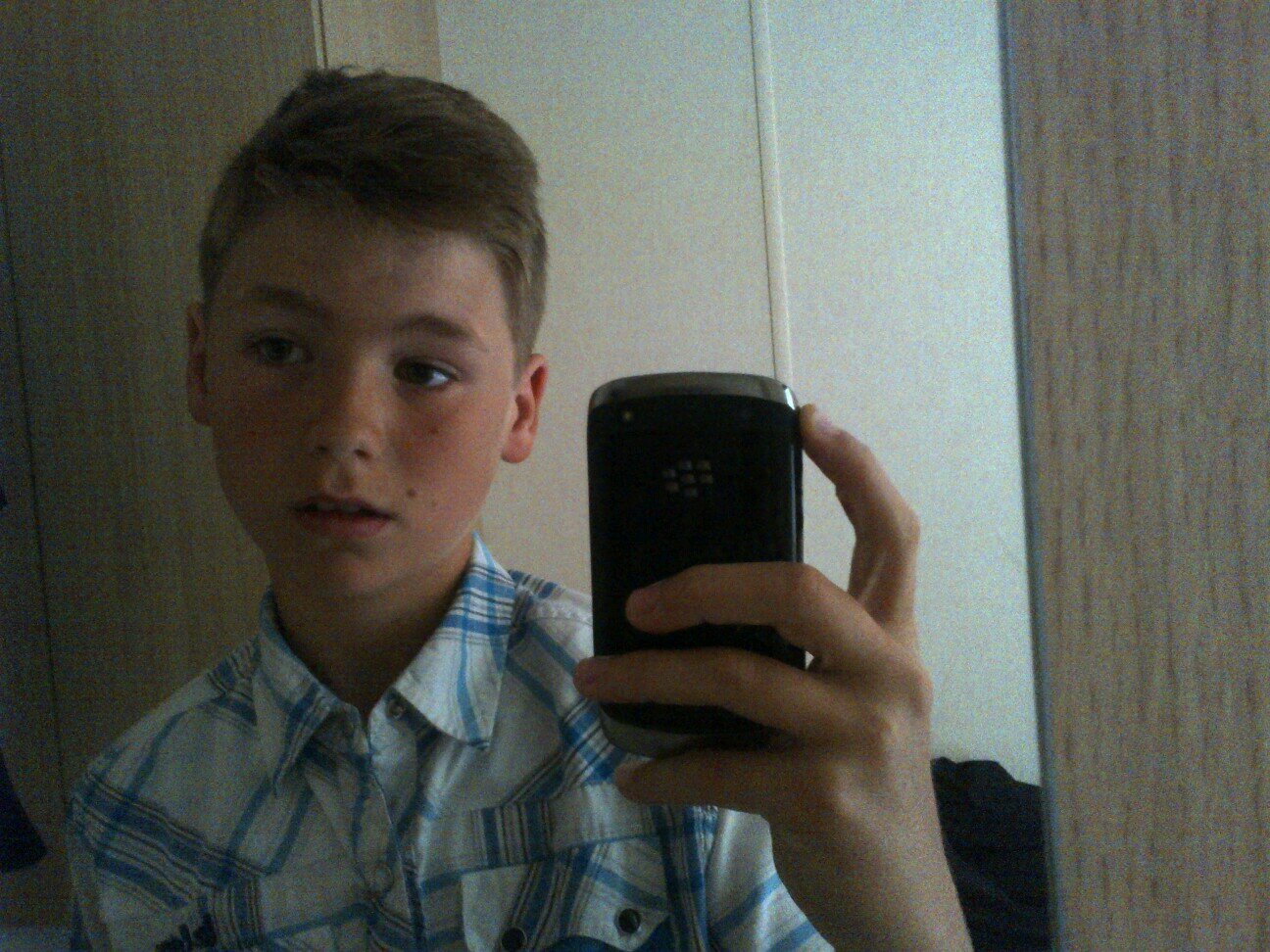 please follow me ill follow u back