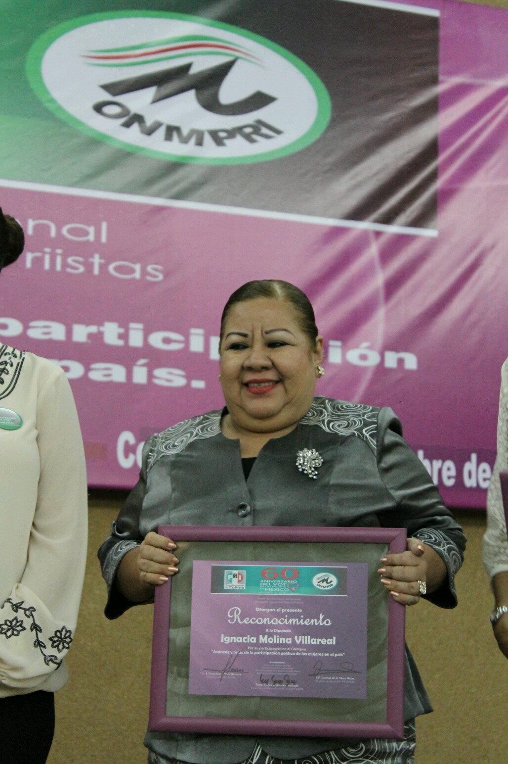 Diputada Local en la LVII legislatura del H. Congreso del Estado de Colima. Apasionada de la política, del trabajo social y del Desarrollo Humano.