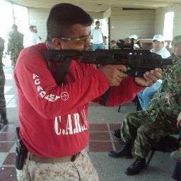 instructor especialista en proteccion a dignatarios ,manejo de armas cortas practicante de artes marciales especialista en conduccion evasiva en  motocicletas