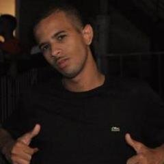 As muralhas que eu puder eu derrubo,
Aquelas que não der Deus põe no chão pra mim,DEUS É FIEL!