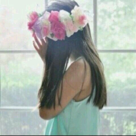 #أشـعر بالسعادهﮧ بمجرد فكرهﮧ
آننـا تحت سماء واحـدهﮧ
ونتنفس ههواءء وآحــد .-$*