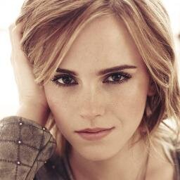Sou filha do agente Coulson com a violoncelista. Sou a mais nova das agentes aqui na SHIELD.