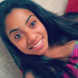 Pra que ter olhos verdes,se o vermelho dos meus olhos vem da natureza...           (@MinaDooBrown)