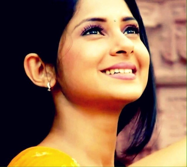 You Best stop for everything relates to the beautiful Actress Jennifer Winget! Follow her @JenWinget ! Follow us the offical Fc of Jennifer