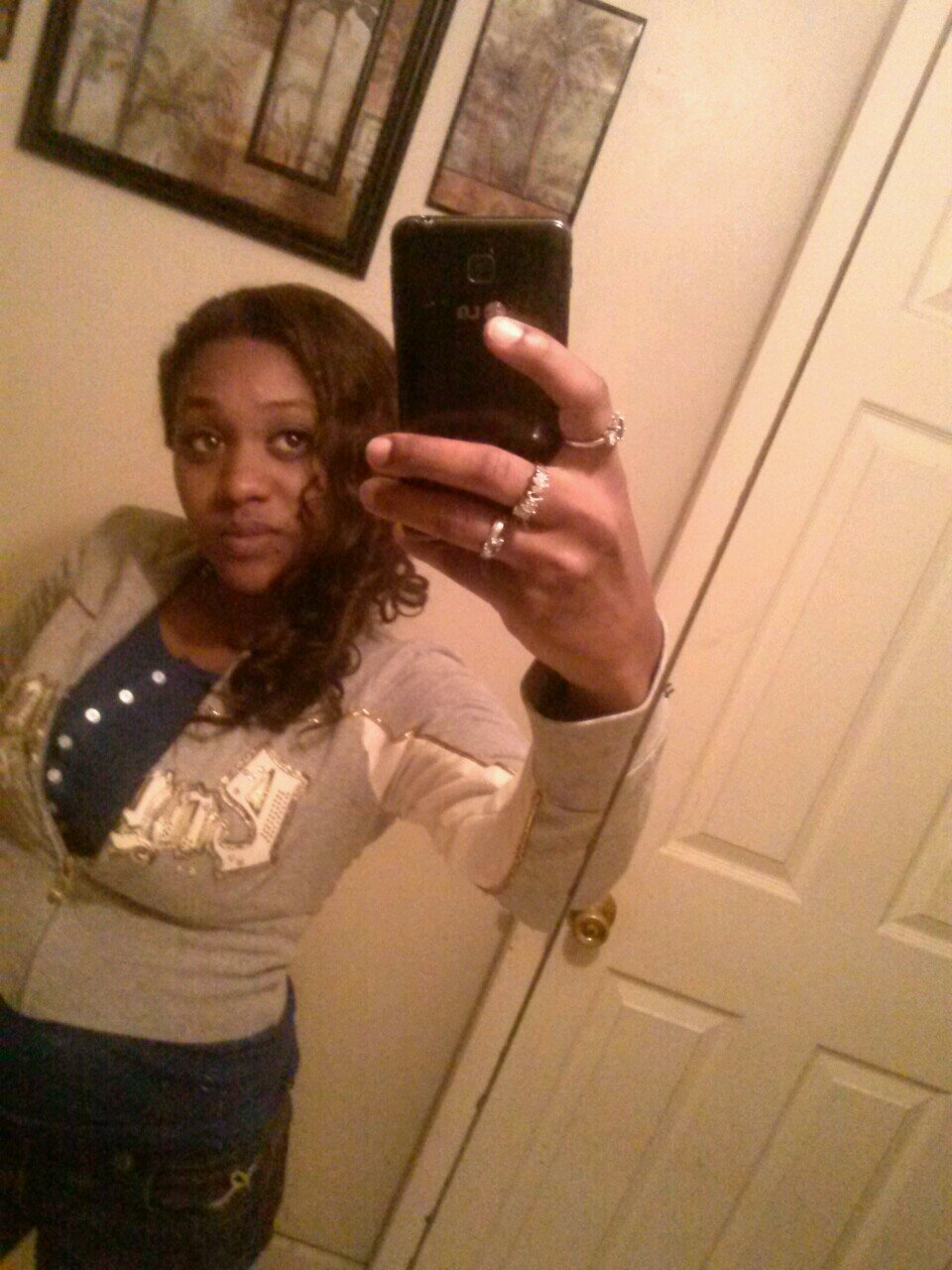IM ME THATS BASICALLY ALL YHU NEED TO KNW ABOUT ME IF YHU FOLLOW ME THEN I WILL FOLLOW BACK.....