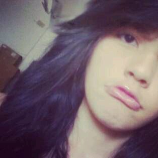 I'm 18 years old, I love the music and dance, following my dreams and working to make them come true #kpoper4E