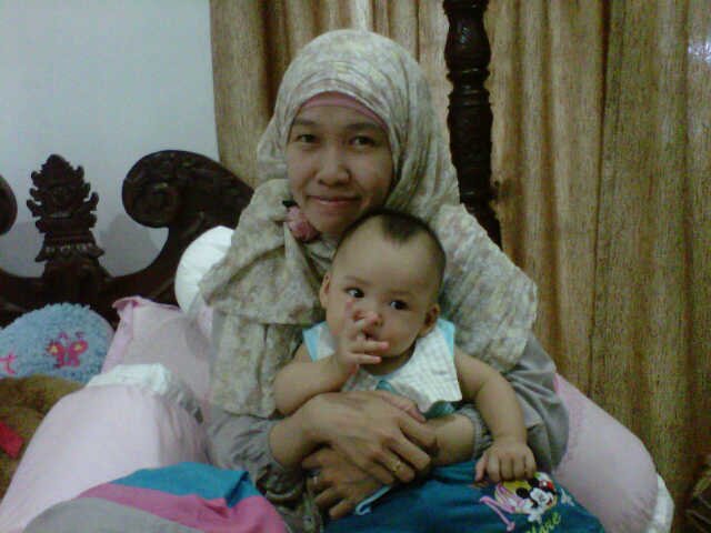 A medical doctor, a lecture,  fiqa's mommy