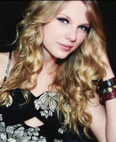Mulher da minha vida, amo vc, casa cmg ?! @taylorswift13 ?!    CONTA DE FÃ