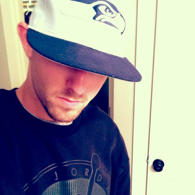 Gym Rat. Sports Fan. Trainer. MMA/BJJ competitor. Fantasy Football. Shoe addict. Here to make gains & help others do the same. Seattle Seahawks. #fitfam