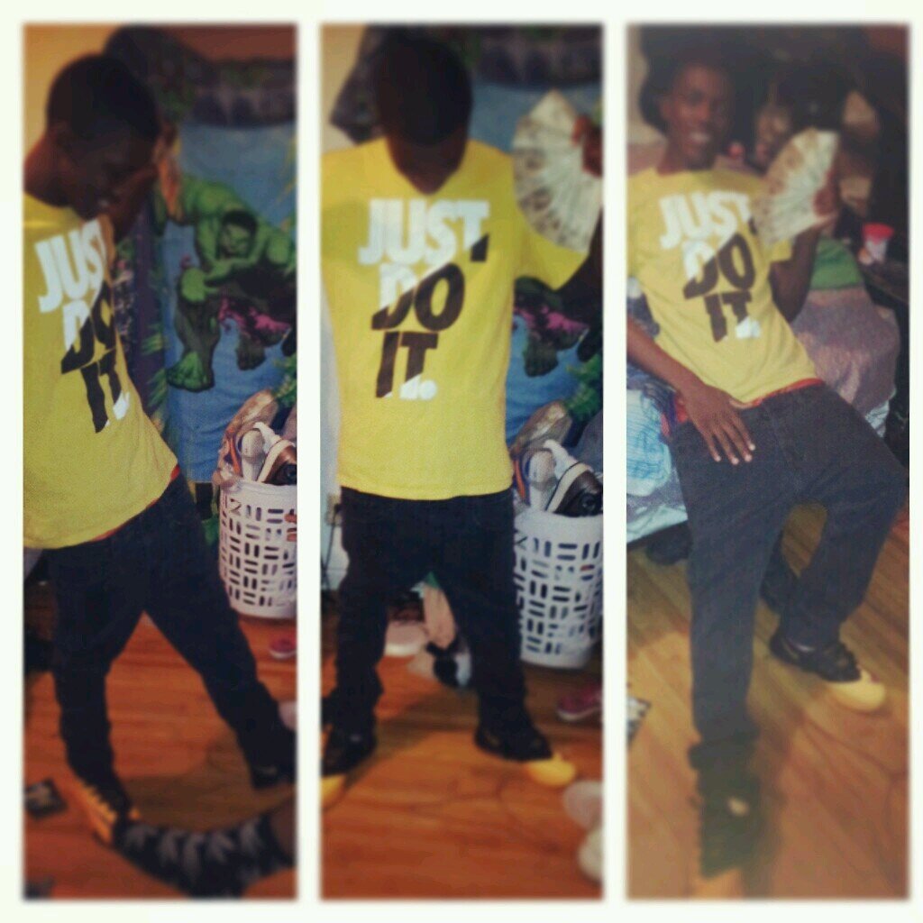 YoungNigga w/ a BankRoll. dont FUCK w/ BrokeHoes. #Single #BoutaCheck BTW FollowMe, FollowMyLiBaby @YouCanNeverBMe  & FollowMyFav @_BOSSMoves We FollowBack