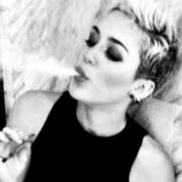 Sou Smiler. RBR marcou minha vida assim como RBD, eu não nego minhas raízes. Eu fui 18.03 ‹з 
Since: 23.03.12