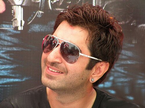 I am student. Die heart fan of @jeet30 and juri of @jeet30-@srabantismile.