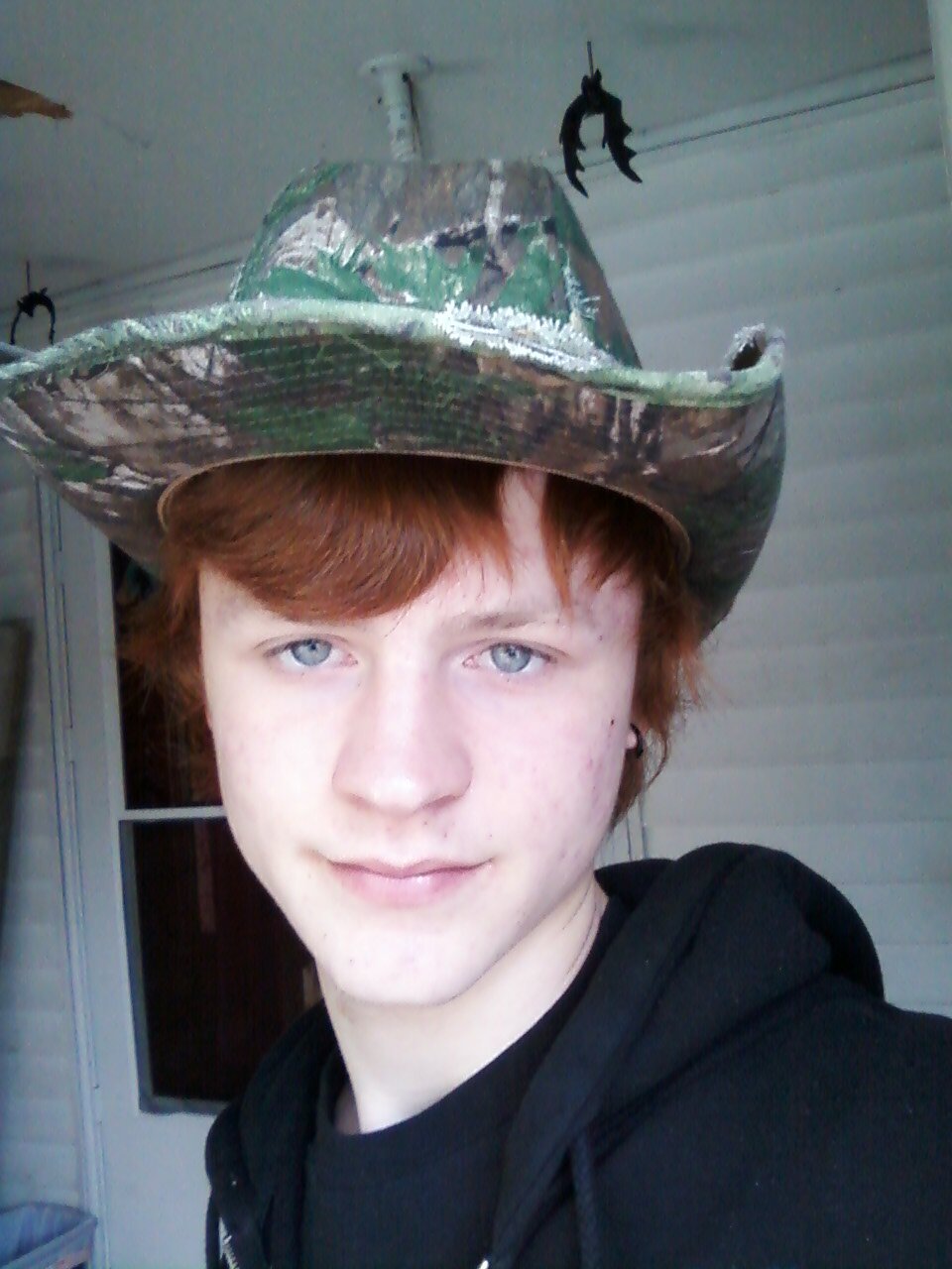 well im 16 im a outdoors kind of person love to mud, shoot and blow things up, and im a chevy guy so follow me ill follow back