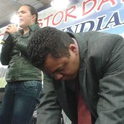 Uma pessoa que ama o que faz,prega à palavra de Deus.