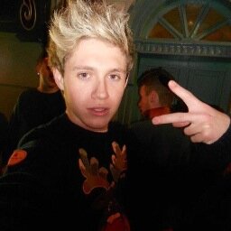 please just follow @VINTAGECXLUM lol bye ily