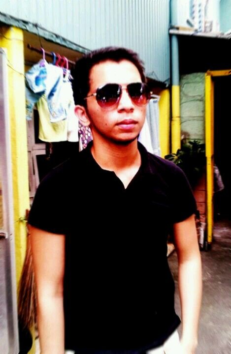 ra935v's profile picture. :)