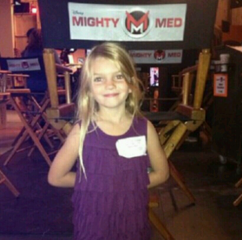 I am Mia! I am 6 years old. I have no daddy or mommy..