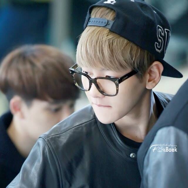 We Are One! อันยองครับ ผมแบคฮยอนแห่งเอ็กโซเค ผมน่ารักนะ ลองฟอลมาคุยกับผมสิผมจะดูแลคุณเอง *ยิ้มตาปิด*