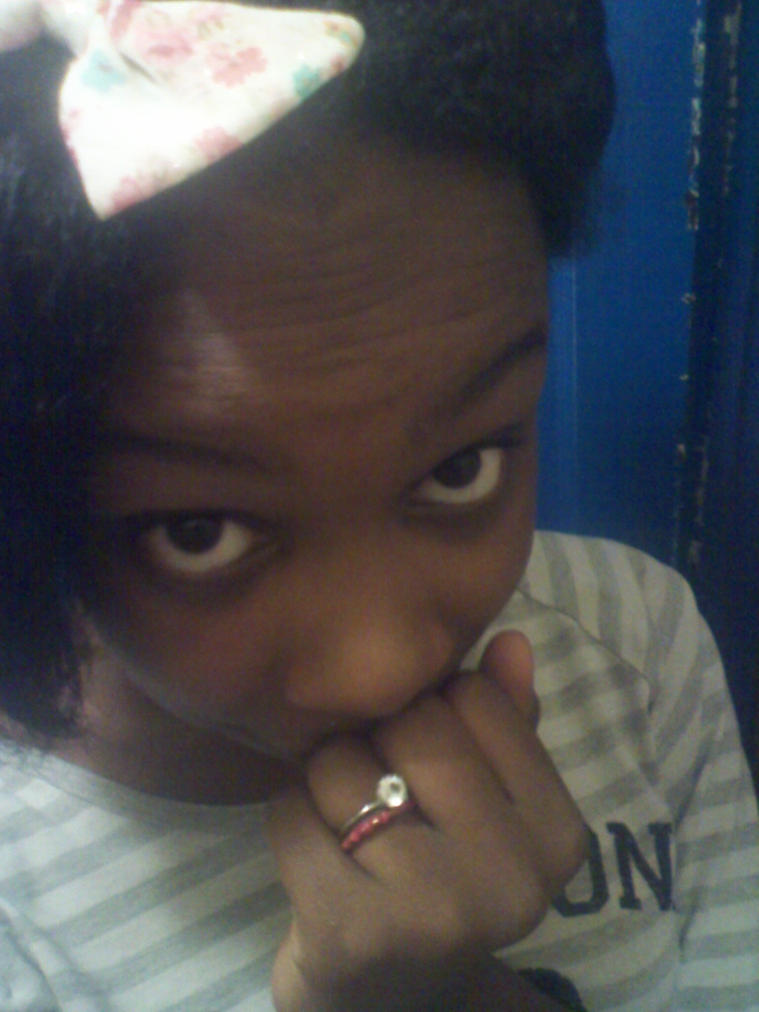 I love one direction im a major True Directioner I love rainbows and candy!!! ^.^